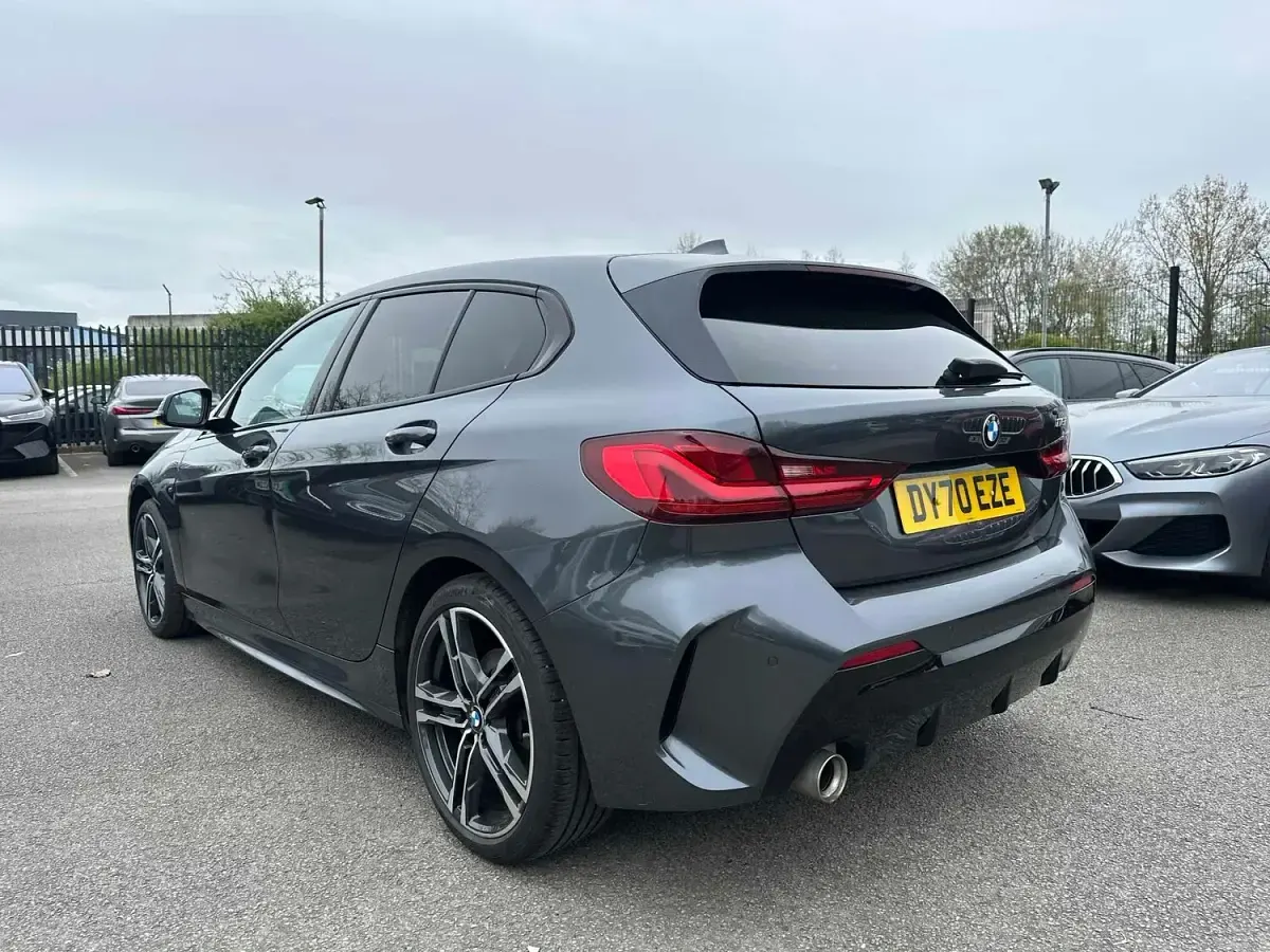 Usado BMW 118 M Sport 140 CV (102 kW) 2020 Gris Utilitario