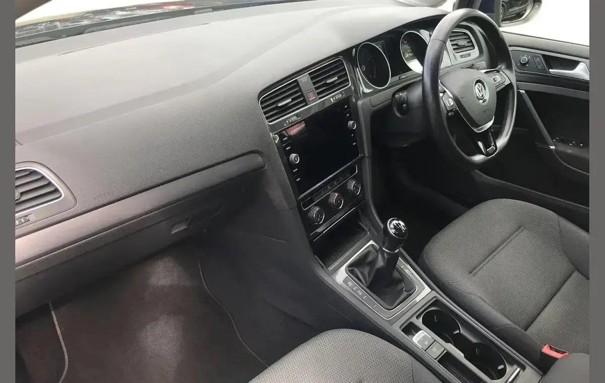 Used VW Golf VII SE 128 HP (94 kW) 2018 Blue Hatchback