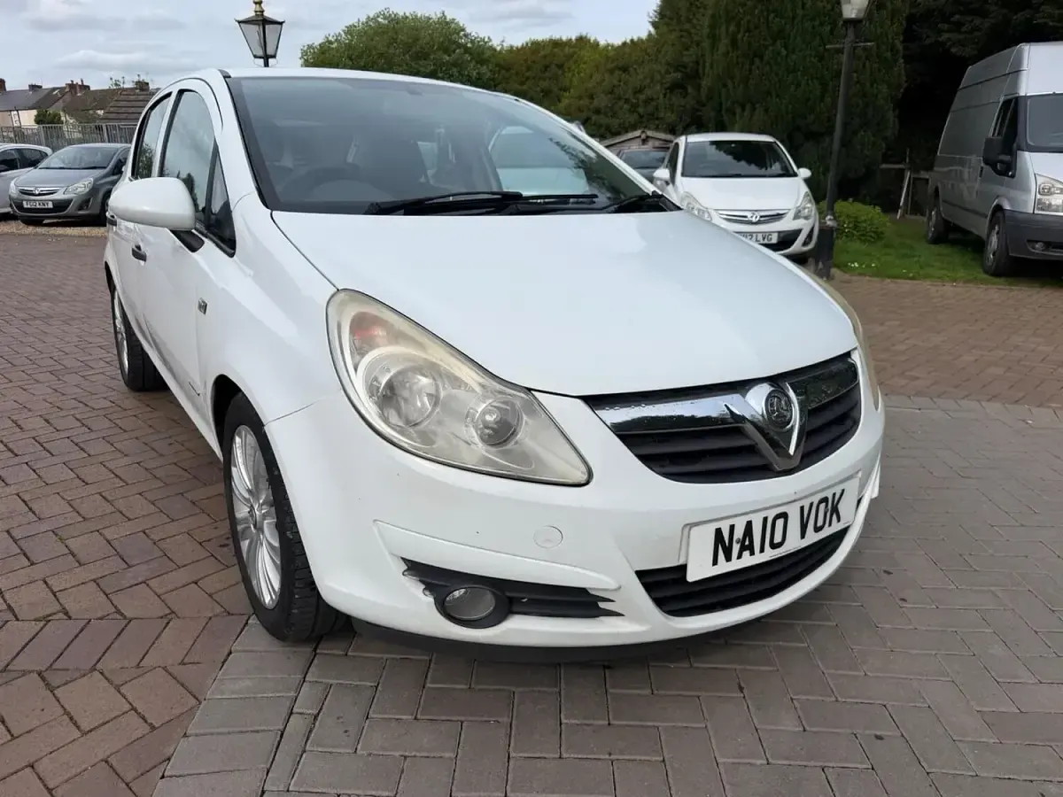 Used Vauxhall Corsa 2010 White Hatchback