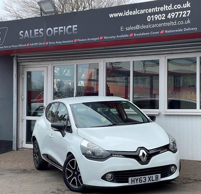 Used Renault Clio IV Dynamique 90 HP (66 kW) 2013 White Hatchback