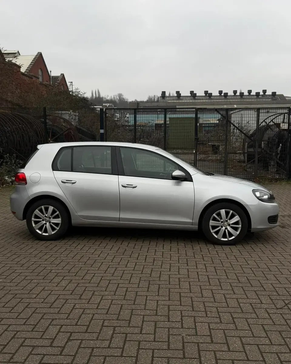 Used VW Golf VII Match 105 HP (77 kW) 2012 Silver Hatchback