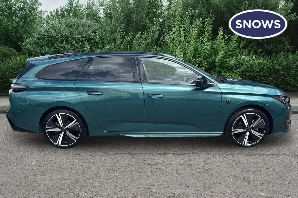 Second-hand Peugeot 308 SW GT 134 CP (98 kW) 2025 Albastru Break