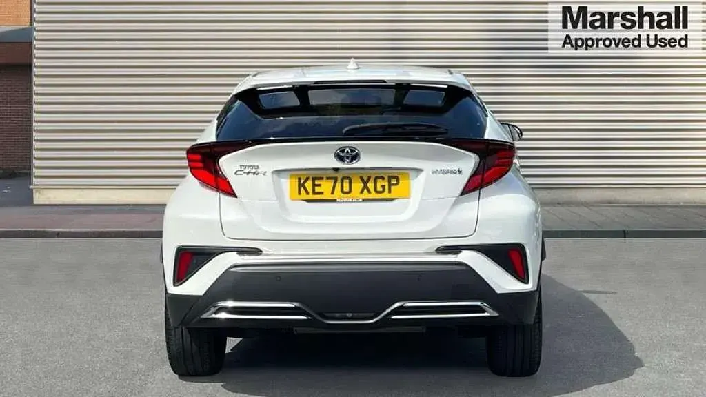 Used Toyota C-HR 184 HP (135 kW) 2021 White SUV