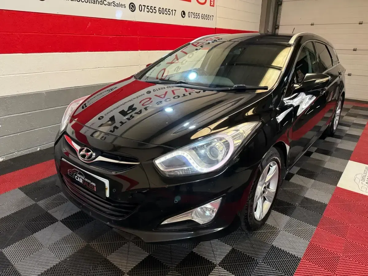 Used Hyundai i40 Style 136 HP (100 kW) 2012 Black Estate