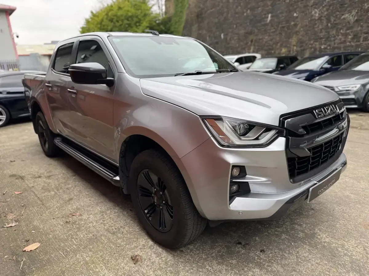 Used Isuzu D-Max 163 HP (119 kW) 2022 Silver Pickup