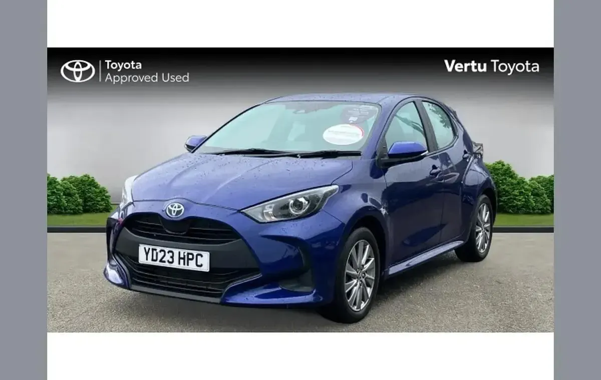 Used Toyota Yaris Hybrid 113 HP (83 kW) 2023 Blue Hatchback