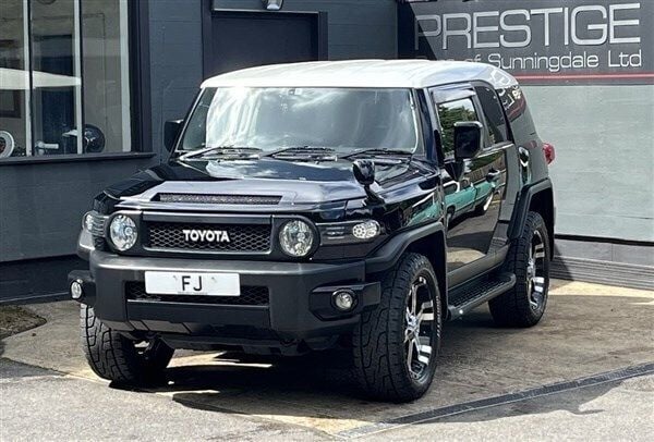 Black with white roof Used 2014 Toyota FJ Cruiser SUV | £29,950 - Image 1/1