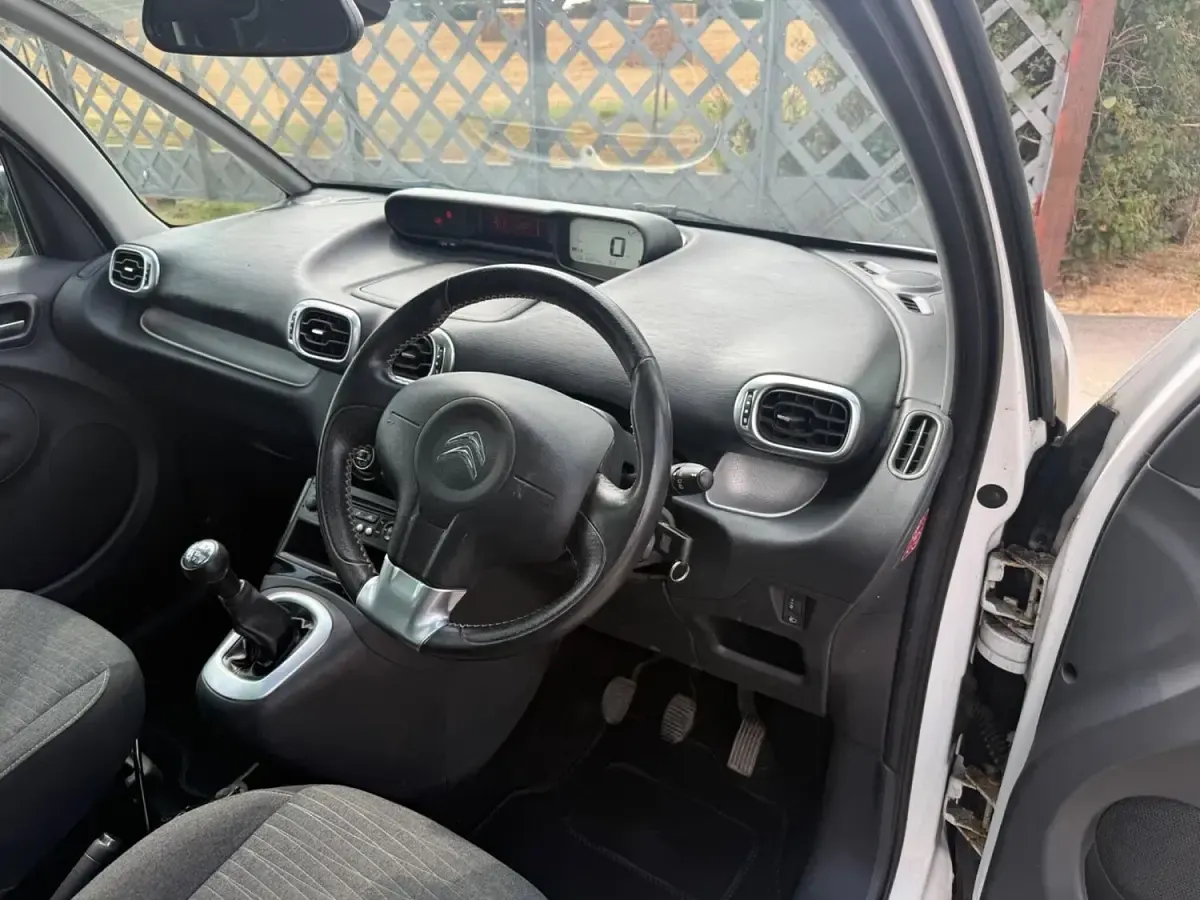 Used Citroën C3 Picasso Platinum 2016 White MPV