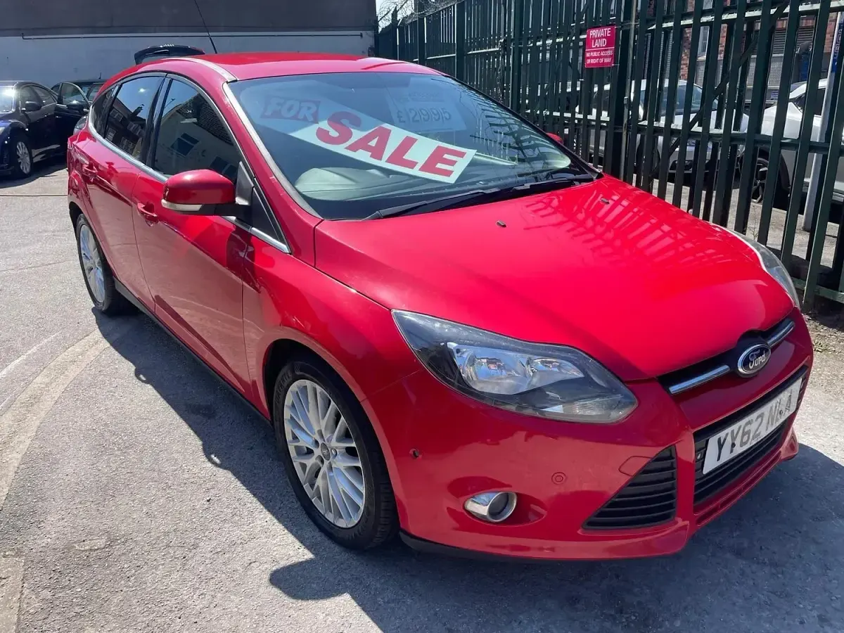 Used Ford Focus Zetec 125 HP (91 kW) 2012 Red Hatchback