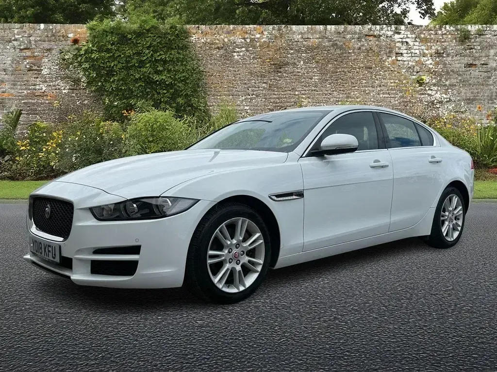 Used Jaguar XE Prestige 180 HP (132 kW) 2018 White Sedan