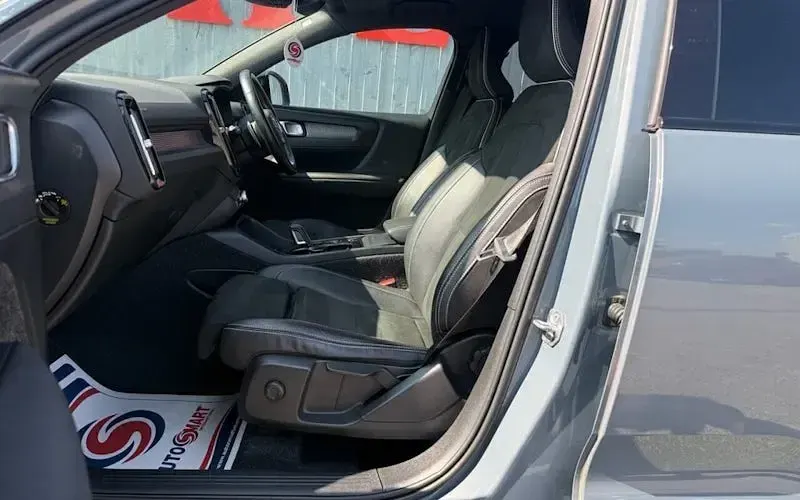Used Volvo XC40 R-Design 163 HP (119 kW) 2021 SUV