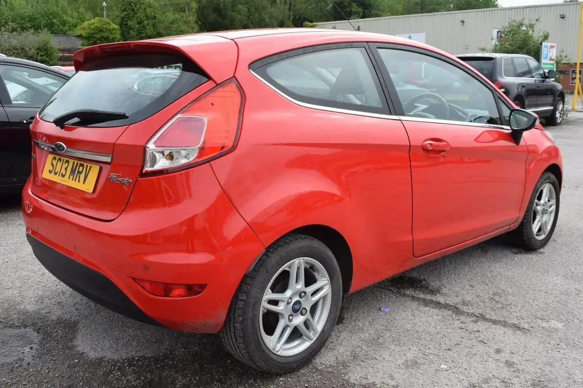Used Ford Fiesta Zetec 125 HP (91 kW) 2013 Red Hatchback