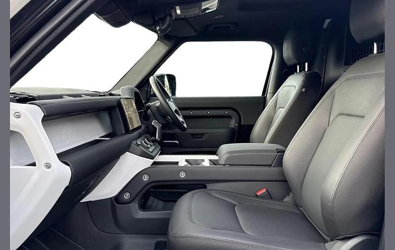 Used Land Rover Defender S 246 HP (180 kW) 2025 Black SUV