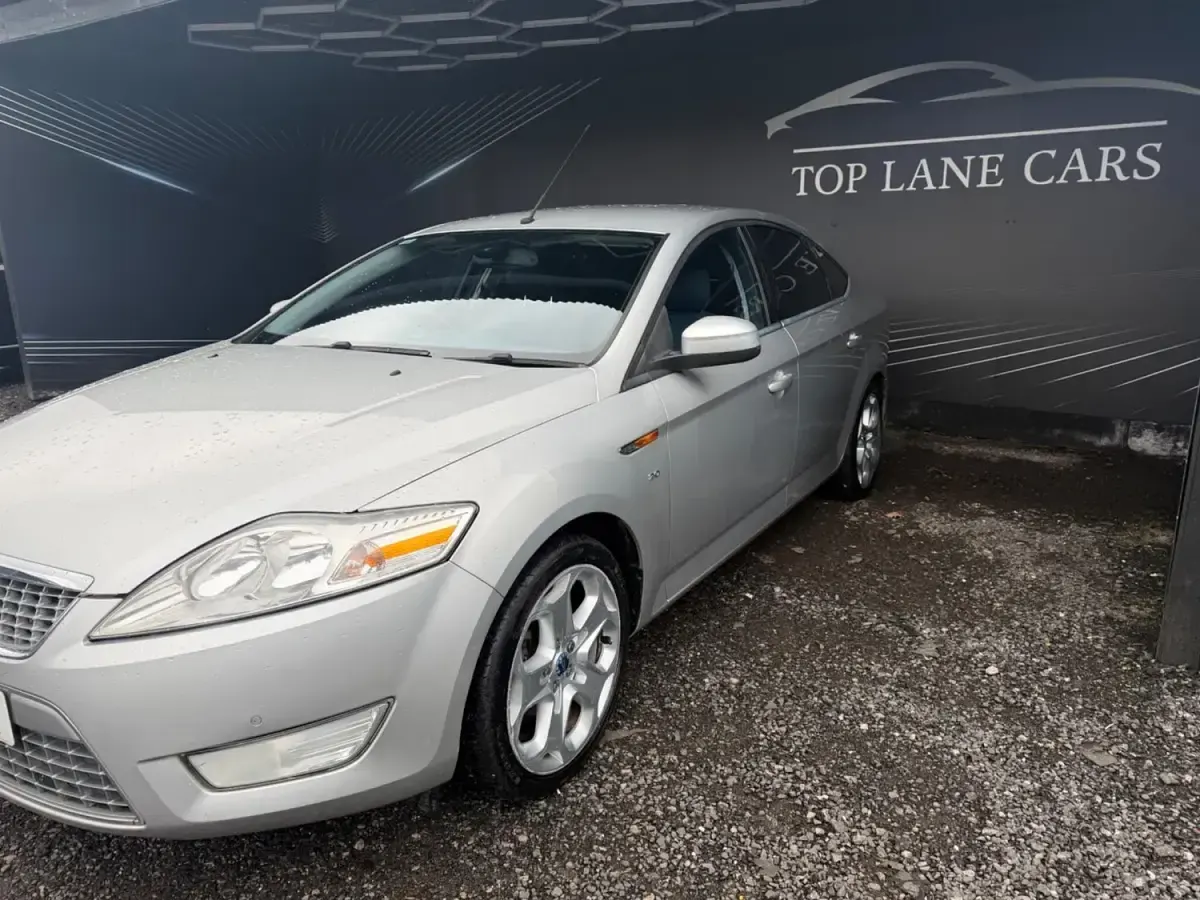 Begagnad Ford Mondeo Titanium 140 HK (102 kW) 2008 Silver Halvkombi