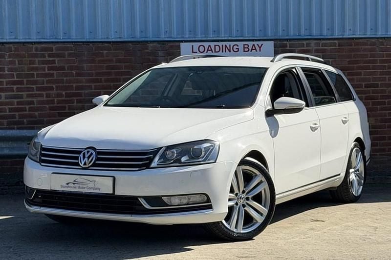 Used VW Passat Executive 140 HP (102 kW) 2014 White Estate