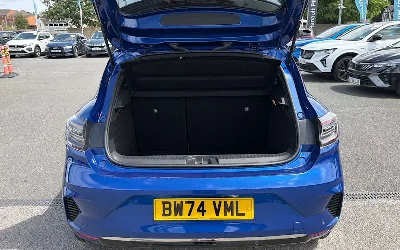 Used Renault Clio Techno 143 HP (105 kW) 2025 Blue Hatchback