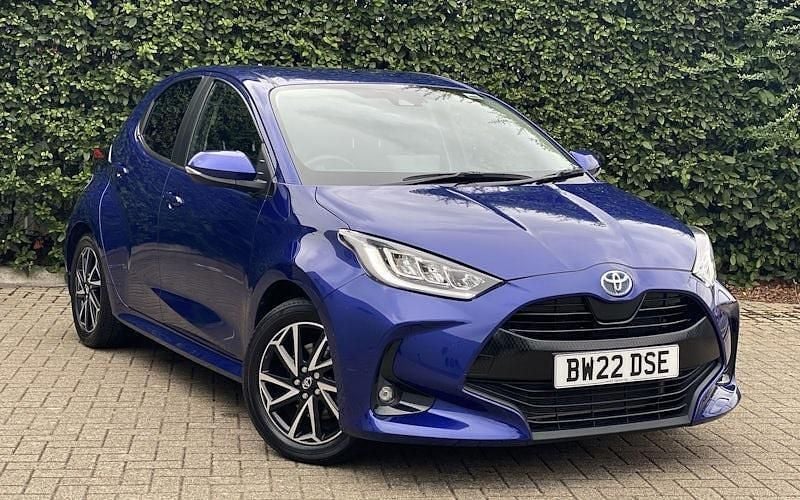 Used 2025 Toyota Yaris Hybrid Design Hatchback | £16,899 (Super price) - Image 1/4