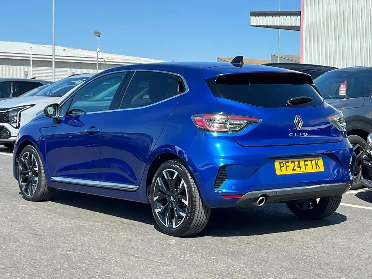 Used Renault Clio Techno 90 HP (66 kW) 2024 Blue Hatchback
