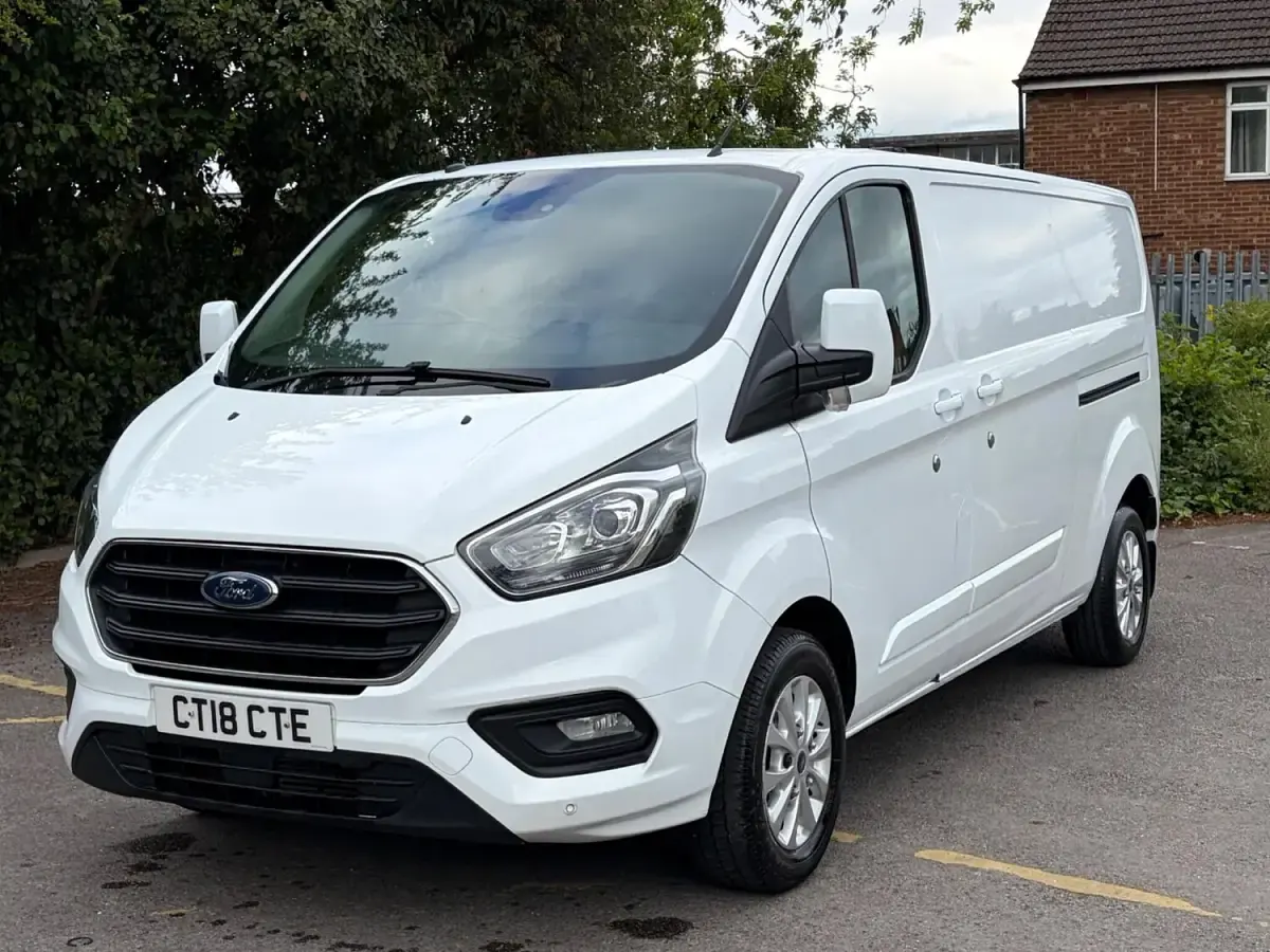 Used Ford Transit Custom Limited 130 HP (95 kW) 2018 White Van