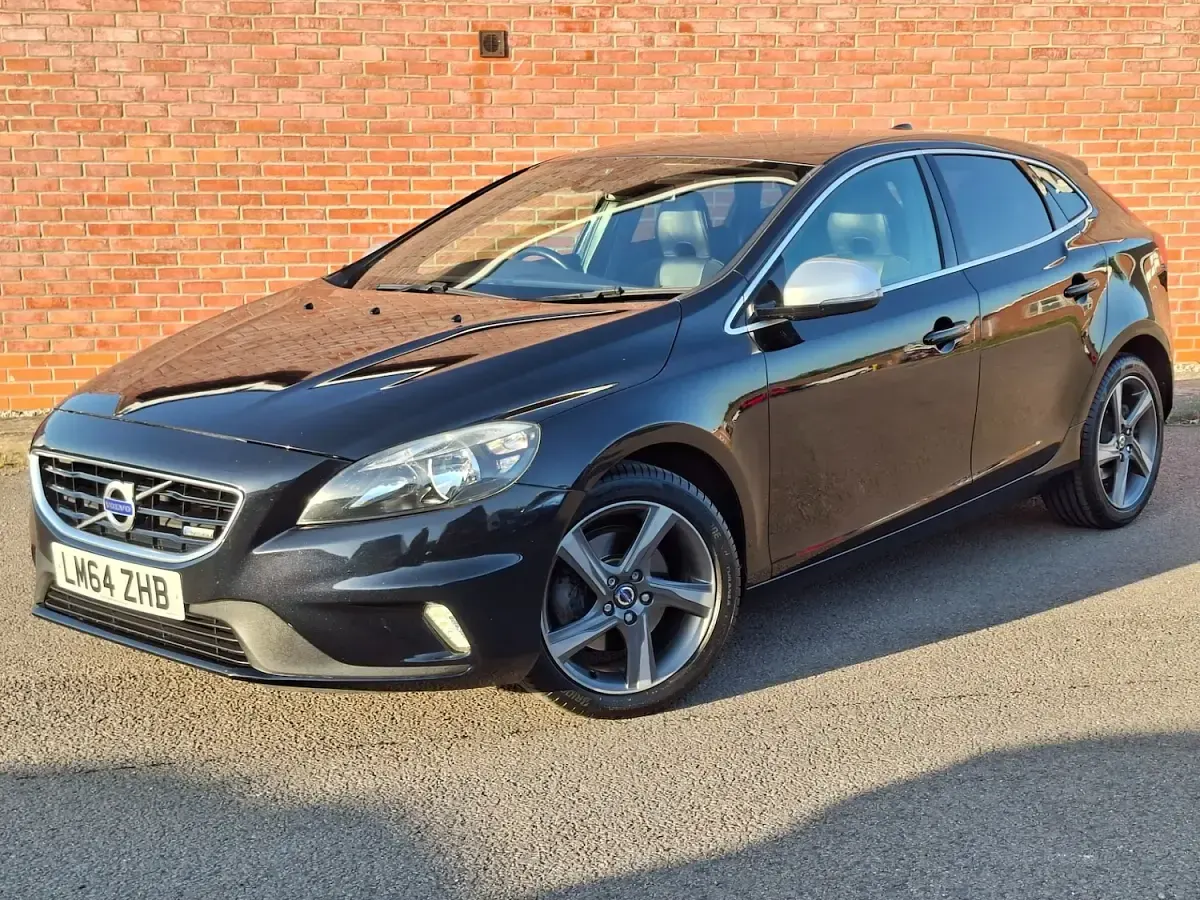 Used Volvo V40 R-Design 150 HP (110 kW) 2014 Black Hatchback