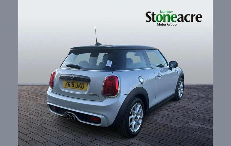 Usado Mini Cooper S Classic 188 HP (138 kW) 2019 Prateado Citadino