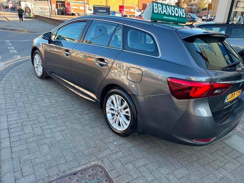 Used Toyota Avensis Business Edition 112 HP (82 kW) 2016 Grey Estate