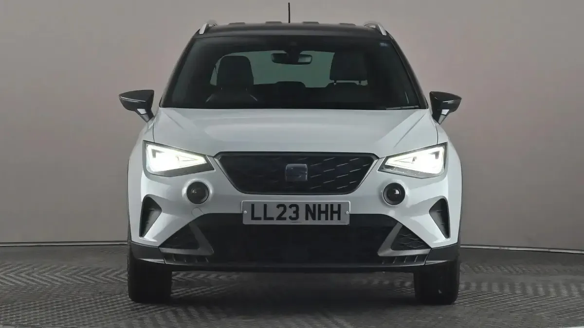 Used Seat Arona FR 110 HP (80 kW) 2023 White SUV