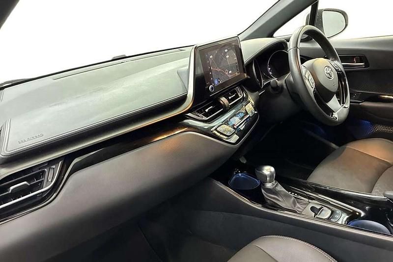 Used Toyota C-HR Design 120 HP (88 kW) 2023 White SUV