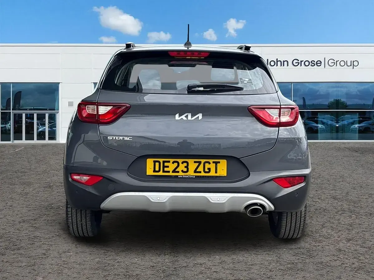 Begagnad Kia Stonic 2023 Grå SUV