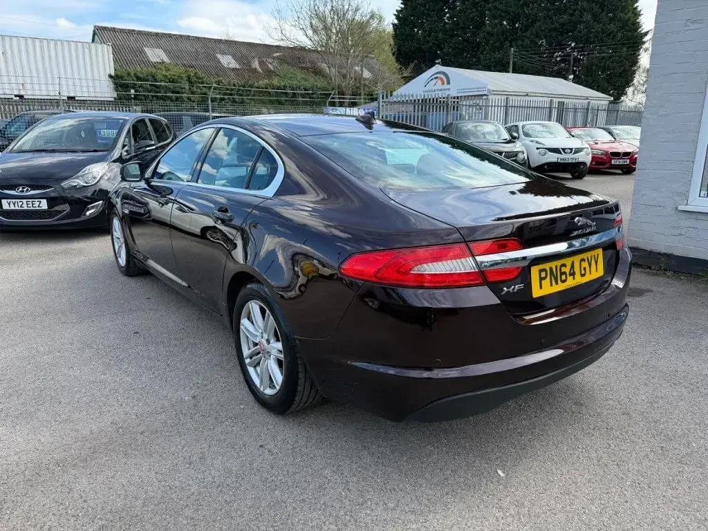 Usado Jaguar XF Luxury 163 HP (119 kW) 2014 Vermelho Sedan
