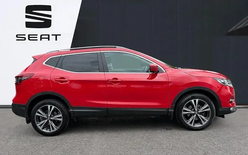 Used Nissan Qashqai N-Connecta 116 HP (85 kW) 2018 Red SUV