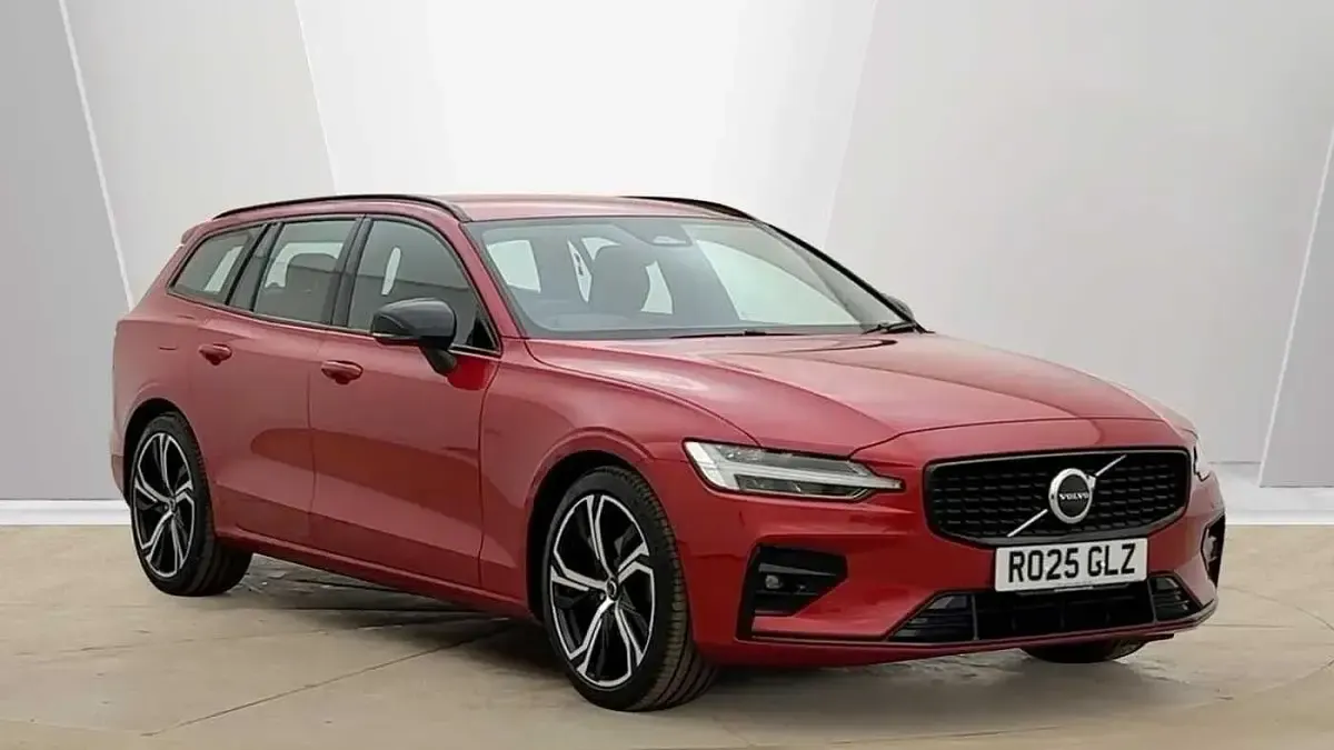 Usado Volvo V60 Plus 2025 Vermelho Carrinha