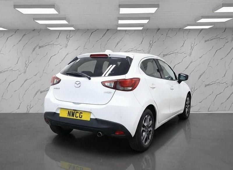 Used Mazda 2 Inclusive 90 HP (66 kW) 2019 White Hatchback