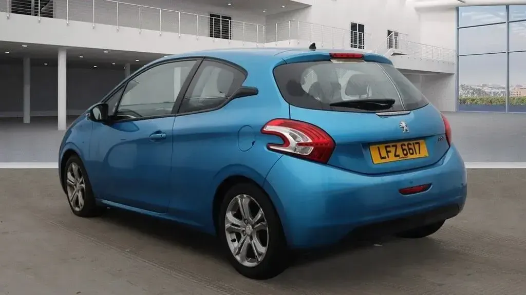 Used Peugeot 208 Active 82 HP (60 kW) 2012 Blue Hatchback