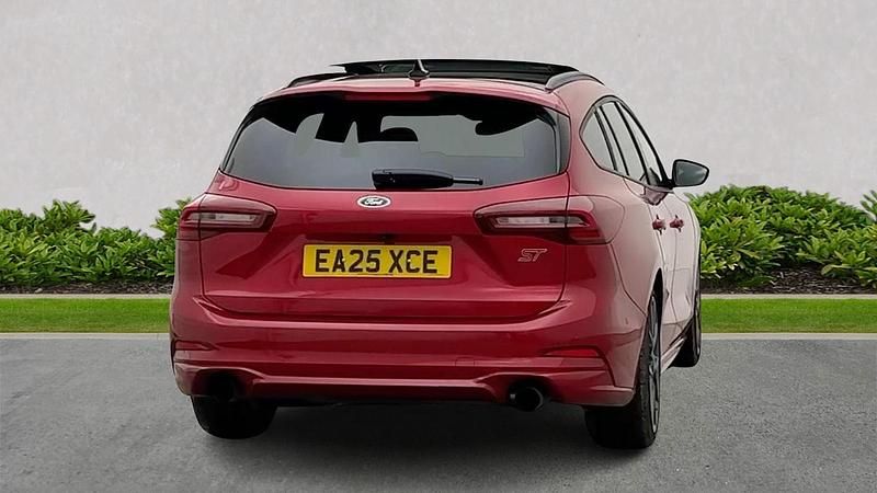 Używany Ford Focus ST 280 KM (205 kW) 2025 Czerwony Kombi