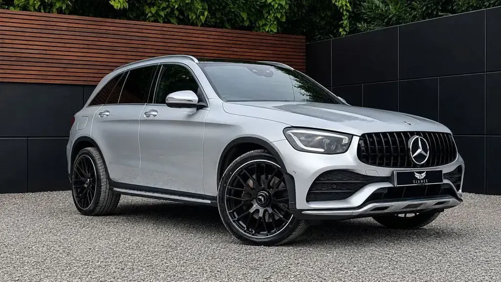 Used Mercedes GLC300 AMG Line Premium Plus 258 HP (189 kW) 2022 Silver SUV
