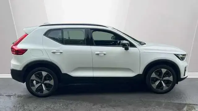 Used Volvo XC40 Plus 194 HP (142 kW) 2025 White SUV