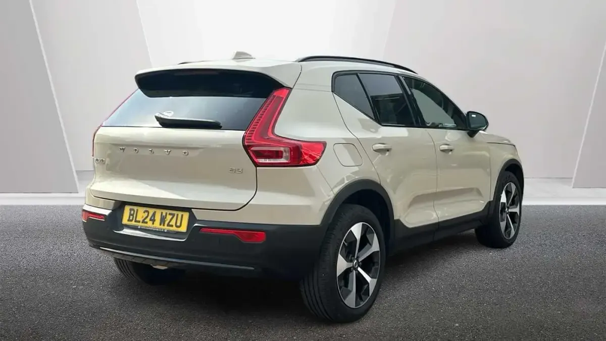 Used Volvo XC40 Plus 161 HP (118 kW) 2024 Gold SUV