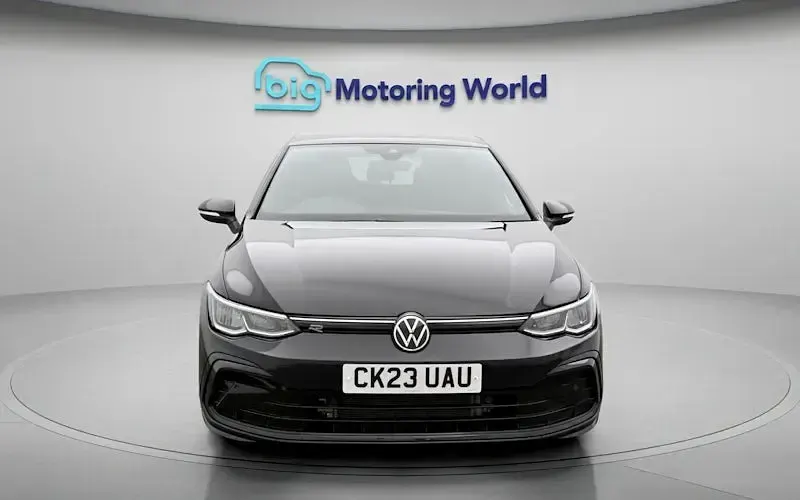 Usado VW Golf VIII R-line 150 CV (110 kW) 2023 Negro Utilitario