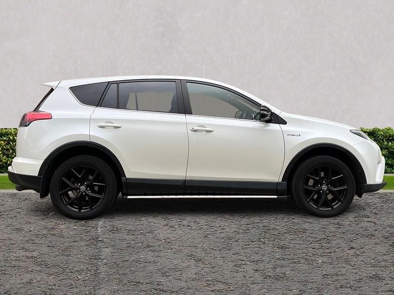 Used Toyota RAV4 2018 White SUV