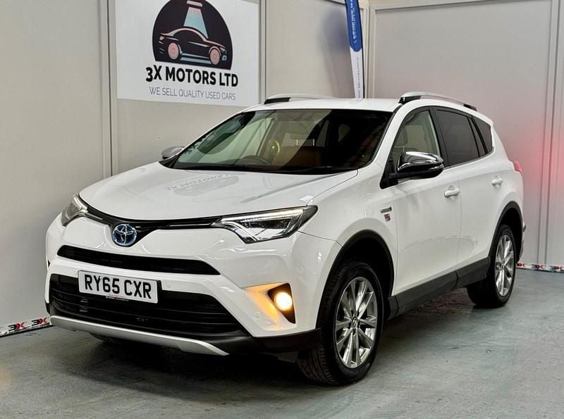 White Used 2016 Toyota RAV4 Estate | £13,890 (Fair price) - Image 1/4