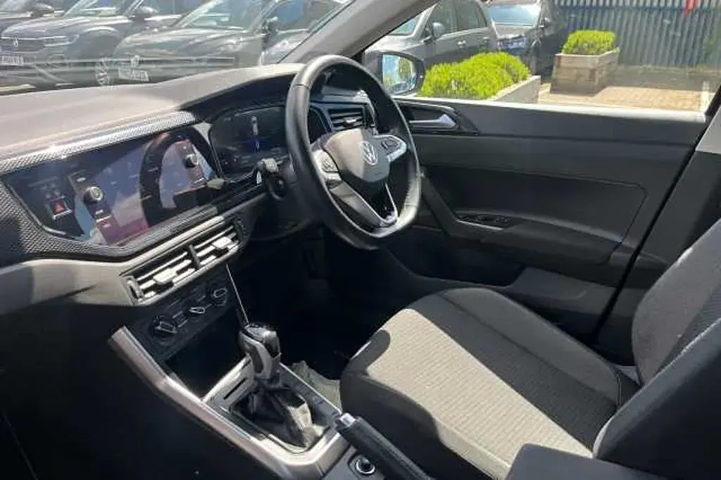 Usado VW Polo Life 95 CV (69 kW) 2023 Gris Utilitario