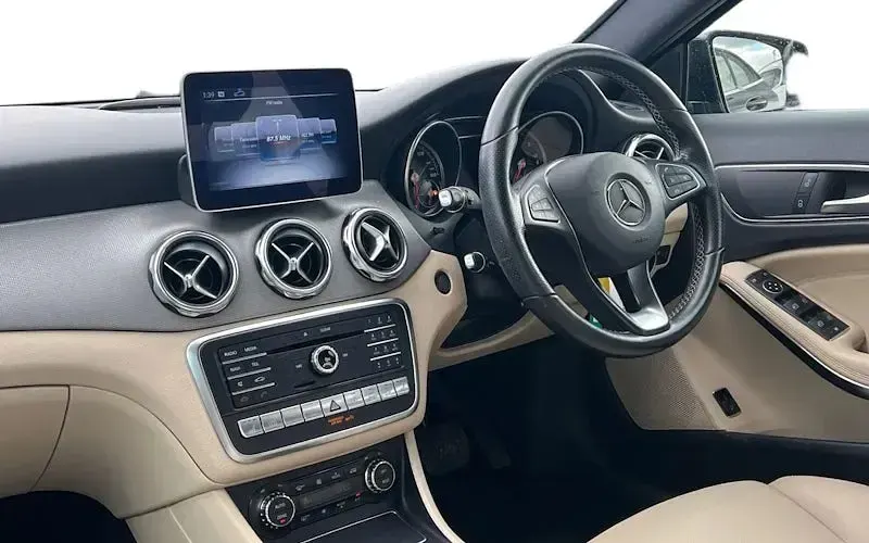 Used Mercedes GLA200 Executive 136 HP (100 kW) 2018 Black SUV
