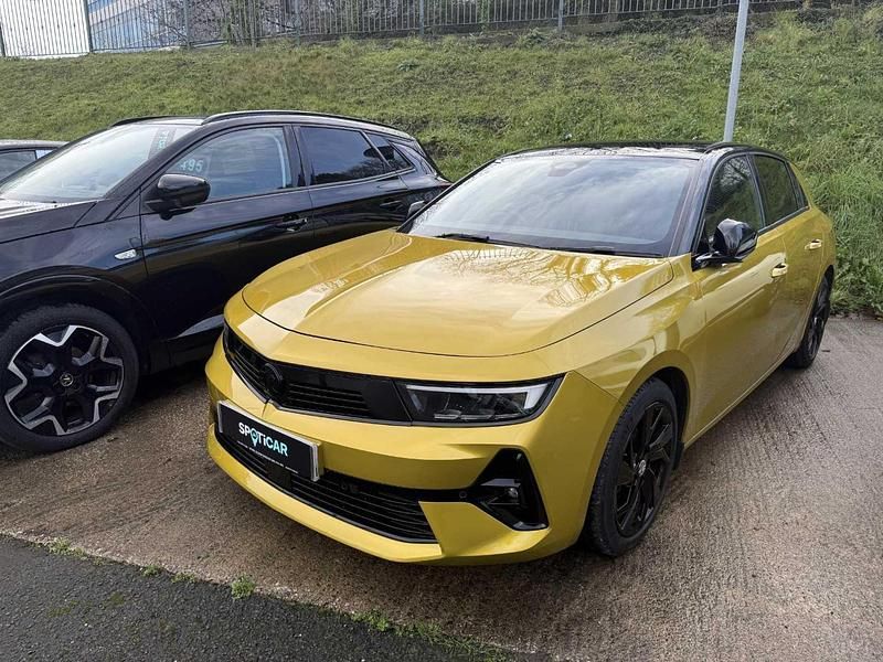 Used Vauxhall Astra GS Line 128 HP (94 kW) 2023 Yellow Hatchback