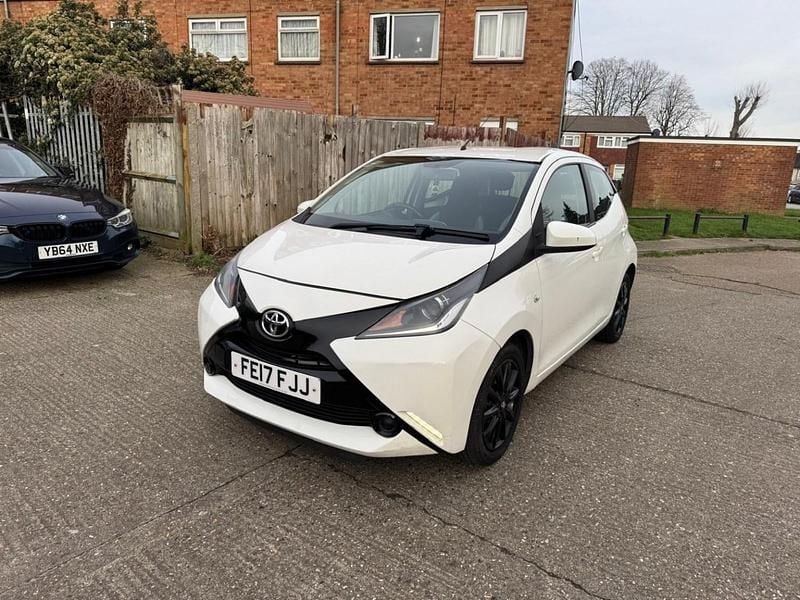 Used Toyota Aygo X-play 69 HP (50 kW) 2017 White Hatchback