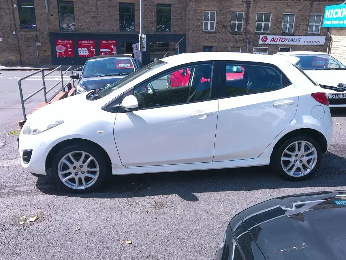 Used Mazda 2 2012 White Hatchback