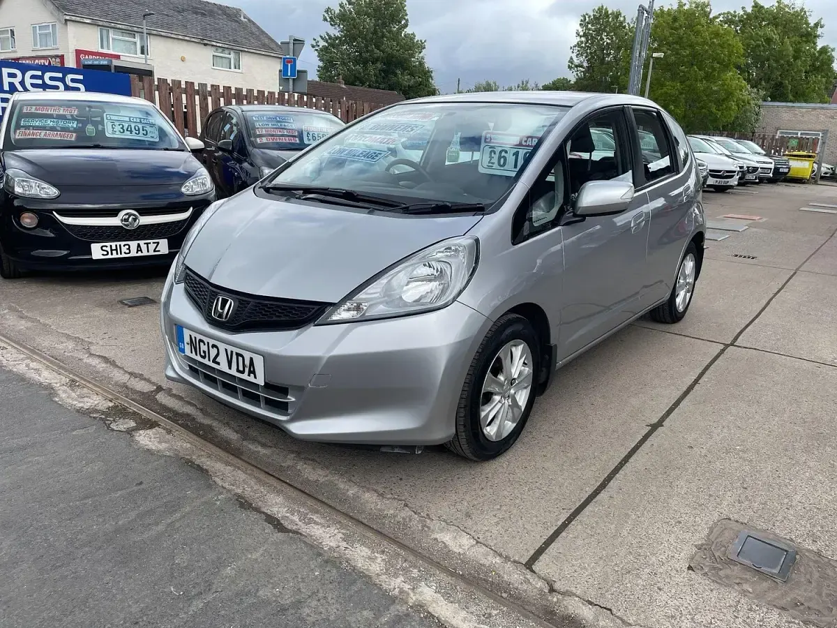 Używany Honda Jazz ES 99 KM (72 kW) 2012 Srebrny Hatchback