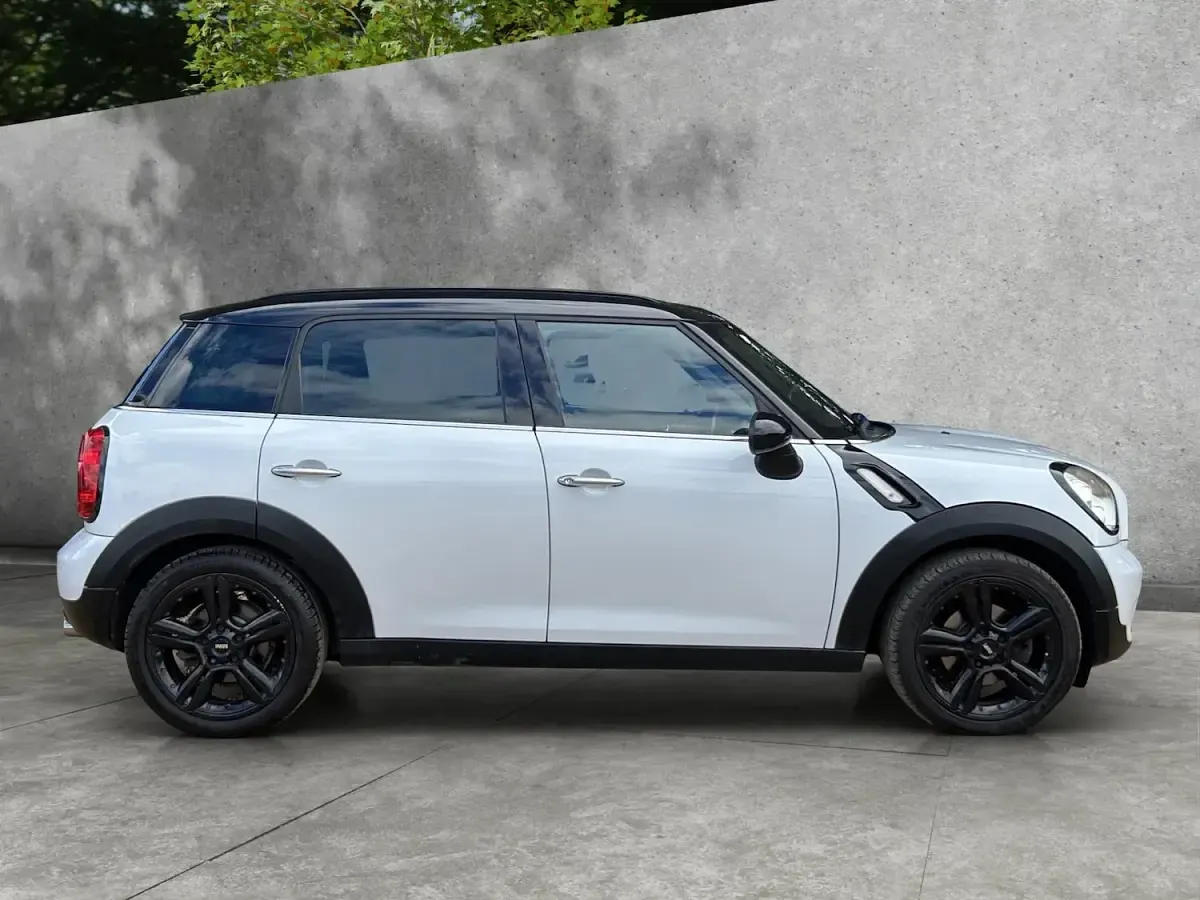 Used Mini Cooper D Countryman Business 112 HP (82 kW) 2015 White SUV