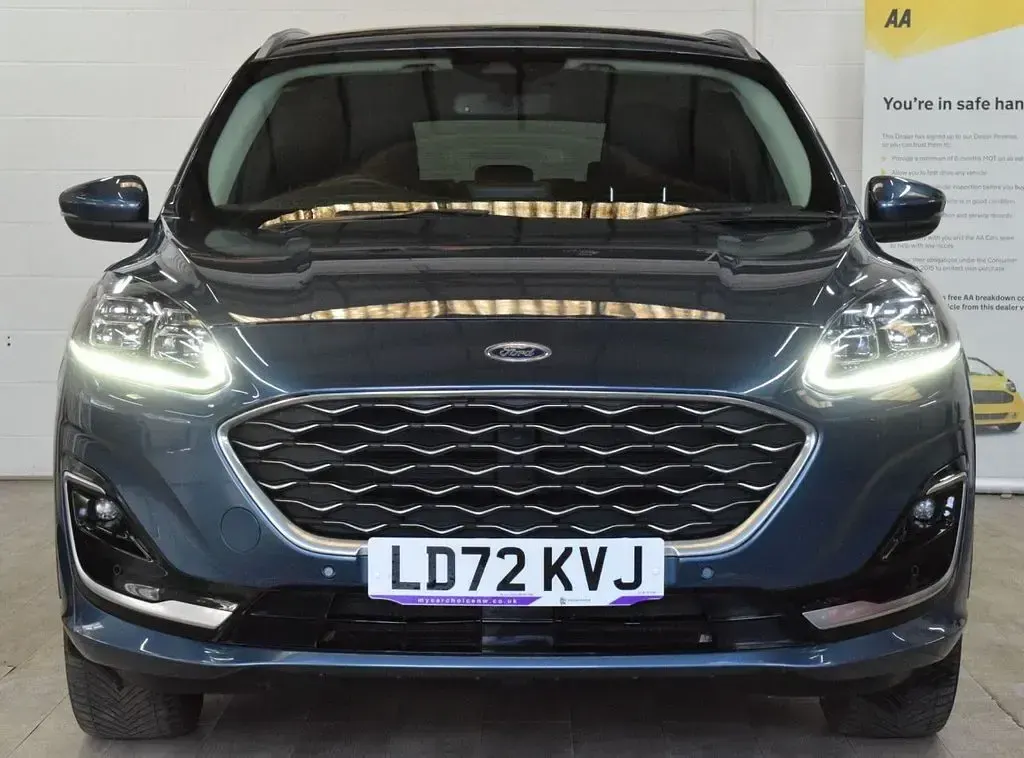 Käytetty Ford Kuga Vignale 225 HP (165 kW) 2022 Sininen Katumaasturi