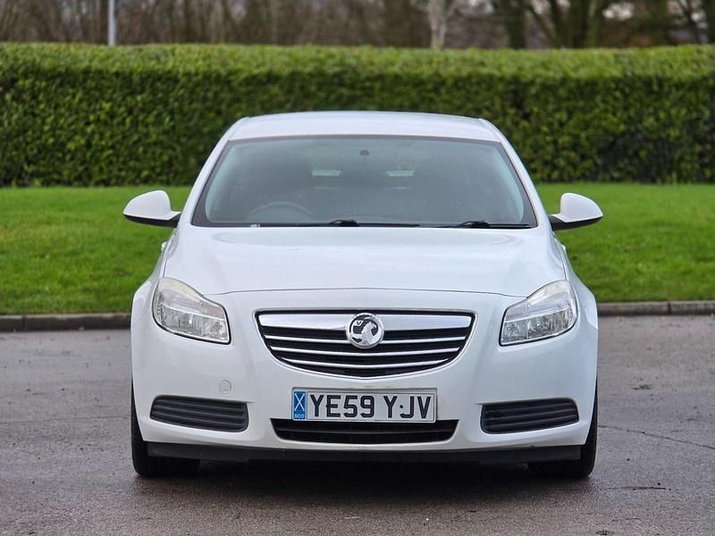 Used Vauxhall Insignia 2010 White Hatchback